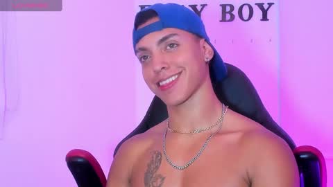 Snapshot of adriianlopez chatting on 12/03/24, 10:18 Adrian Lopez online show from 12/03/24, 10:18