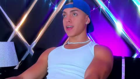 Snapshot of adriianlopez chatting on 12/14/24, 06:30 Adrian Lopez online show from 12/14/24, 06:30