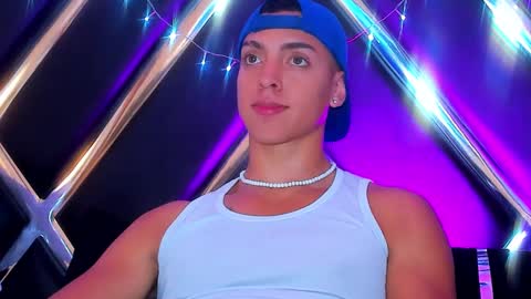 Snapshot of adriianlopez chatting on 12/14/24, 09:45 Adrian Lopez online show from 12/14/24, 09:45