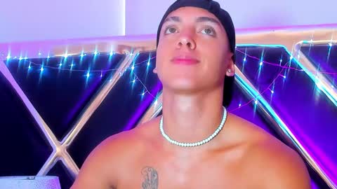 Snapshot of adriianlopez chatting on 12/16/24, 02:49 Adrian Lopez online show from 12/16/24, 02:49