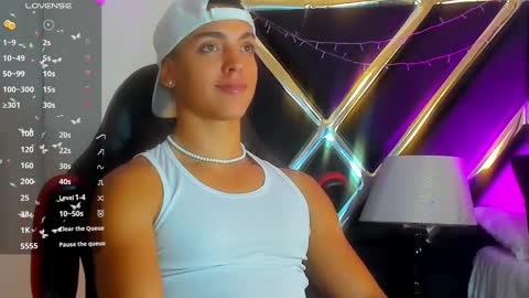 Snapshot of adriianlopez chatting on 12/26/24, 09:26 Adrian Lopez online show from 12/26/24, 09:26