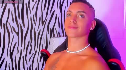 Snapshot of adriianlopez chatting on 12/29/24, 02:52 Adrian Lopez online show from 12/29/24, 02:52