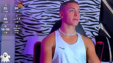 Snapshot of adriianlopez chatting on 01/03/25, 03:27 Adrian Lopez online show from 01/03/25, 03:27