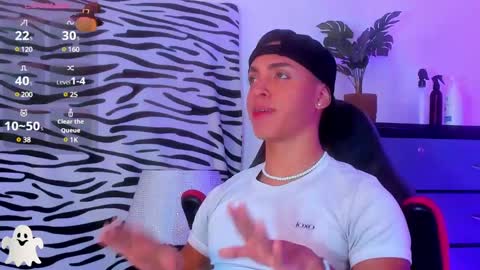 Snapshot of adriianlopez chatting on 01/07/25, 05:42 Adrian Lopez online show from 01/07/25, 05:42