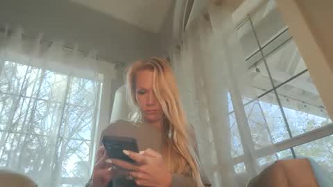 Snapshot of adventurouscpl2469 chatting on 11/23/25, 04:51 Sexdollx4u online show from 11/23/25, 04:51