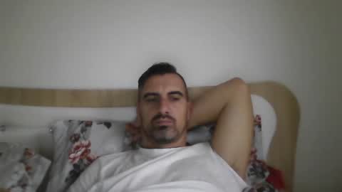 Snapshot of adyyyyyyyyyy35 chatting on 11/11/25, 06:46 Adrian online show from 11/11/25, 06:46