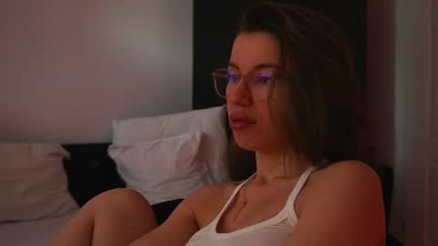 Snapshot of aelia_anara chatting on 05/31/26, 04:42 Aelia online show from 05/31/26, 04:42