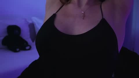 Snapshot of aelia_anara chatting on 06/14/26, 04:03 Aelia online show from 06/14/26, 04:03