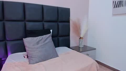 aelinduvalier online show from 10/16/25, 06:53