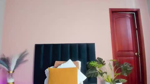 aelinduvalier online show from 12/16/25, 06:35