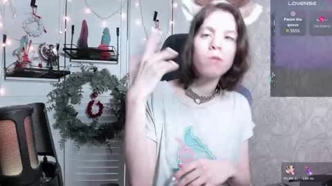 Snapshot of aesthetic_being chatting on 12/20/25, 07:37 Tiana online show from 12/20/25, 07:37