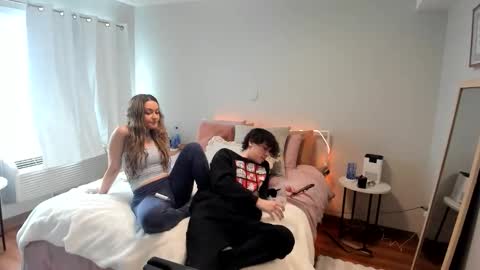 Snapshot of aesus3x chatting on 03/22/26, 12:25 Niko online show from 03/22/26, 12:25