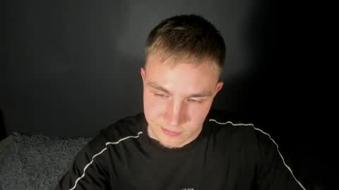 Snapshot of aevrion chatting on 04/14/26, 02:12 Evan online show from 04/14/26, 02:12