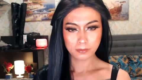 Snapshot of affairtoyourgoddesskhendra chatting on 12/13/24, 08:58 Dominant Goddess Contessa online show from 12/13/24, 08:58