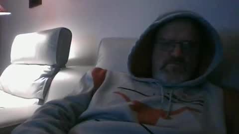 Snapshot of afr10221966 chatting on 11/14/25, 02:43 afr10221966 online show from 11/14/25, 02:43