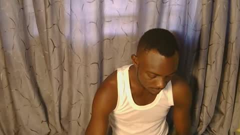 Snapshot of african_hotchocolate chatting on 12/16/25, 05:45 sexiest online show from 12/16/25, 05:45