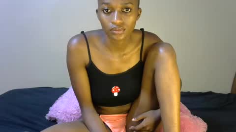 Snapshot of african_hottest chatting on 03/03/25, 06:12 african_hottest online show from 03/03/25, 06:12