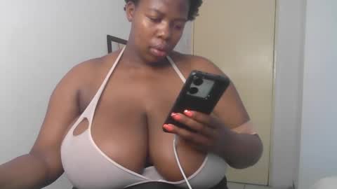 Snapshot of africanbusty chatting on 12/12/24, 03:54 ONLYFAN-Africanbusty online show from 12/12/24, 03:54