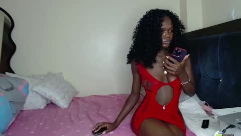 Snapshot of africas_booty842808 chatting on 02/28/26, 08:32 Mia online show from 02/28/26, 08:32