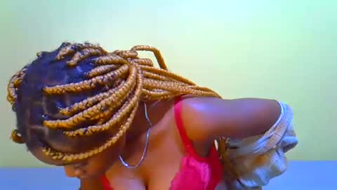 Snapshot of afrikana005 chatting on 12/19/25, 09:33 afrikana005 online show from 12/19/25, 09:33