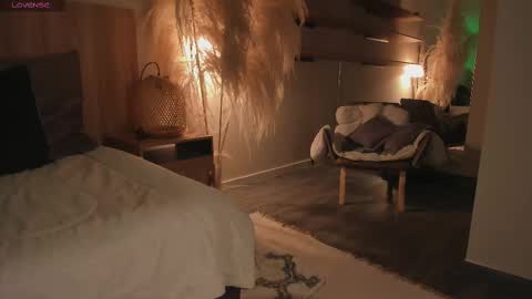 Emma online show from 03/12/25, 03:02