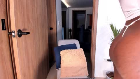 Snapshot of afroditaroy chatting on 11/19/25, 02:17 AfroditaRoy online show from 11/19/25, 02:17