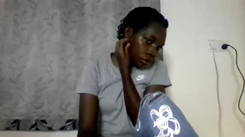 Snapshot of afronubians_ chatting on 01/30/25, 04:48 pink and josphen online show from 01/30/25, 04:48