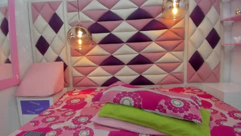 Ana online show from 02/25/25, 12:03