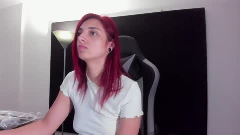 Snapshot of agatacollinsss chatting on 03/22/26, 04:27 Agata Collinss online show from 03/22/26, 04:27