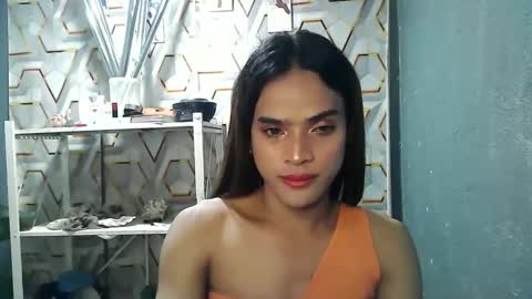 agatha_flux online show from 12/18/25, 12:33