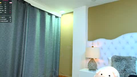 Snapshot of agatha_lenon chatting on 12/18/24, 10:57 Agatha online show from 12/18/24, 10:57