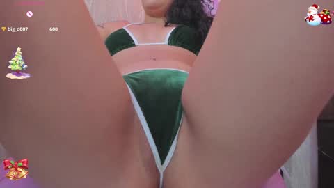 Snapshot of agatha_russh_ chatting on 12/20/24, 08:45 LUNNA online show from 12/20/24, 08:45