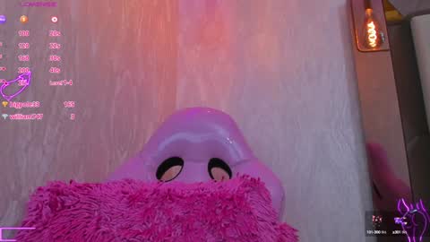 Snapshot of agatha_russh_ chatting on 01/11/25, 09:04 LUNNA online show from 01/11/25, 09:04