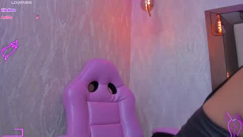 Snapshot of agatha_russh_ chatting on 01/28/25, 05:14 LUNNA online show from 01/28/25, 05:14