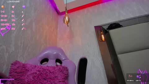 Snapshot of agatha_russh_ chatting on 02/11/25, 07:38 LUNNA online show from 02/11/25, 07:38