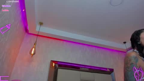 Snapshot of agatha_russh_ chatting on 02/12/25, 09:33 LUNNA online show from 02/12/25, 09:33