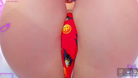 Snapshot of agatha_russh_ chatting on 02/28/25, 08:50 LUNNA online show from 02/28/25, 08:50