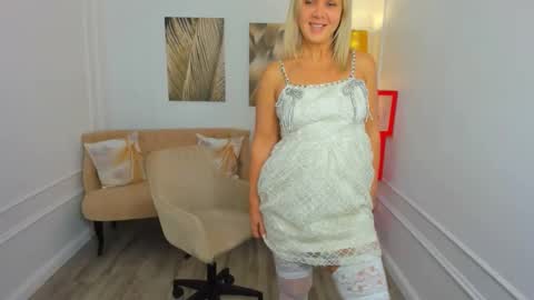 Snapshot of agathaklouin chatting on 02/23/26, 11:29 Agatha online show from 02/23/26, 11:29