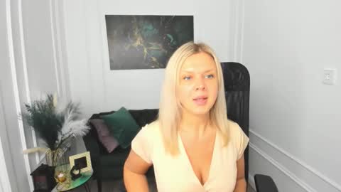 Snapshot of agathaklouin chatting on 03/14/26, 04:07 Agatha online show from 03/14/26, 04:07