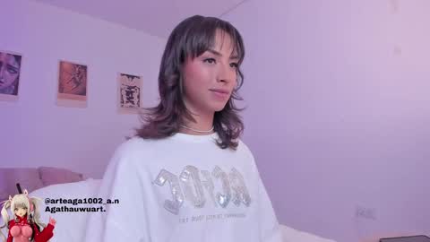 Snapshot of agathauwuart chatting on 10/09/25, 01:25 Agatha online show from 10/09/25, 01:25