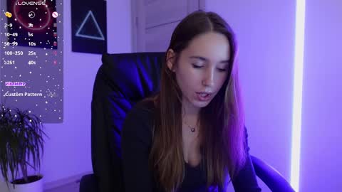 Snapshot of agelina_summer chatting on 02/18/25, 10:36 Agelina Lilly Laura online show from 02/18/25, 10:36