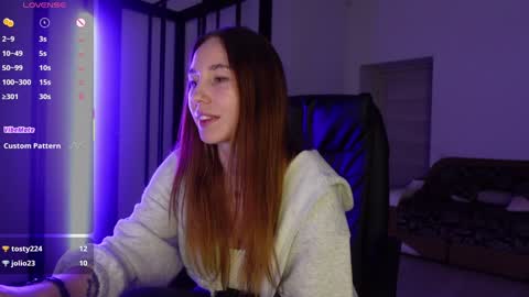 Snapshot of agelina_summer chatting on 03/04/25, 10:05 Agelina Lilly Laura online show from 03/04/25, 10:05