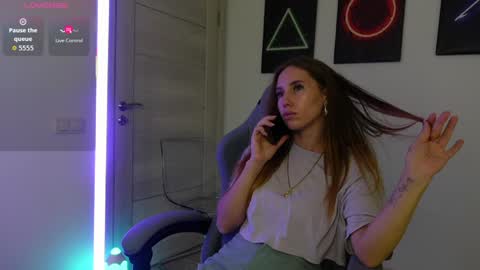 Snapshot of agelina_summer chatting on 09/11/25, 01:33 Agelina Lilly Laura online show from 09/11/25, 01:33