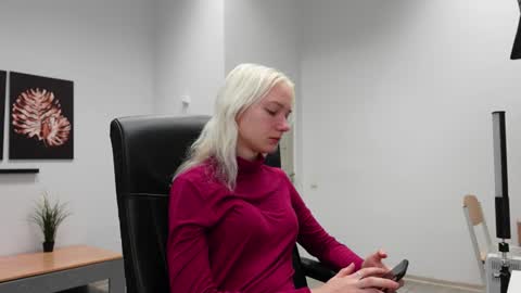 Snapshot of agelina_summer chatting on 09/20/25, 05:52 Agelina Lilly Laura online show from 09/20/25, 05:52