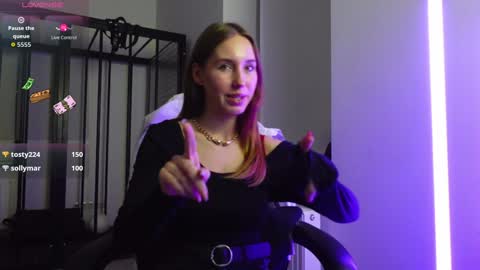 Snapshot of agelina_summer chatting on 11/22/25, 07:35 Agelina Lilly Laura online show from 11/22/25, 07:35