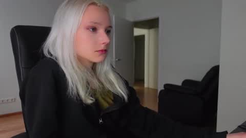 Agelina Lilly Laura online show from 05/08/26, 12:32