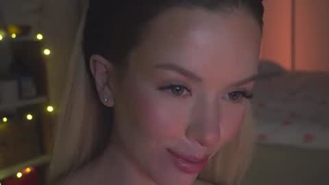 Snapshot of agent_blonde chatting on 10/10/25, 10:20 May online show from 10/10/25, 10:20