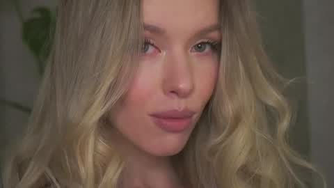 Snapshot of agent_blonde chatting on 11/12/25, 07:46 May online show from 11/12/25, 07:46