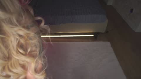 Snapshot of agent_blonde chatting on 11/15/25, 06:37 May online show from 11/15/25, 06:37