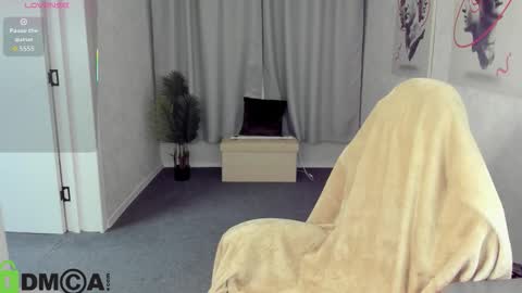 agnes wells online show from 09/19/25, 12:02